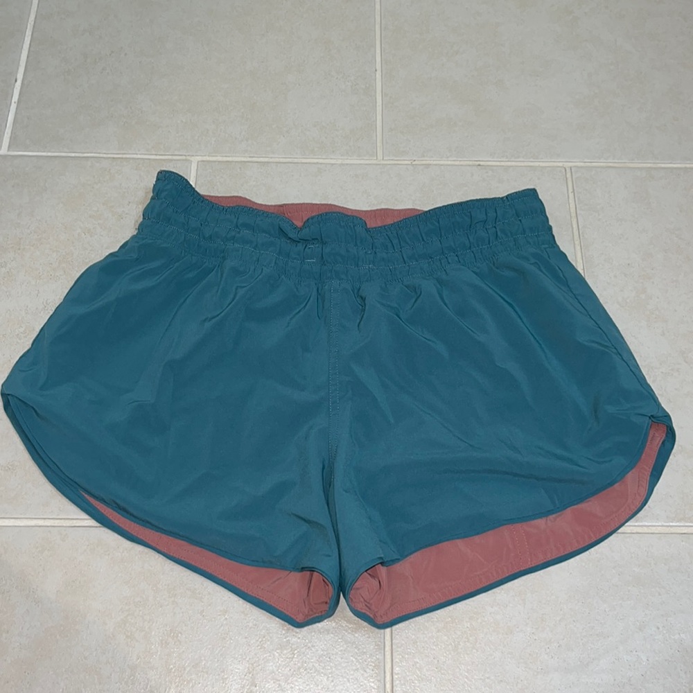 Reversible lulu shorts!!!